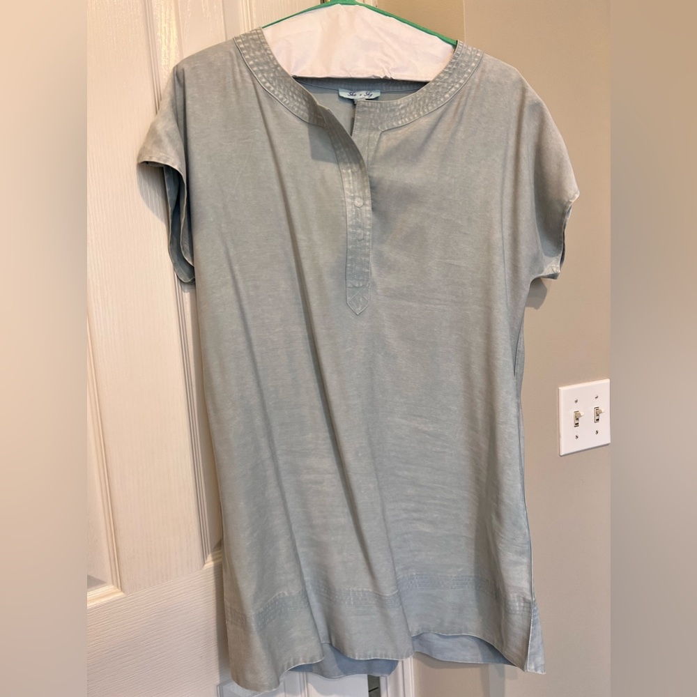Chambray dress with pockets.   Non smoking.  Great condition.